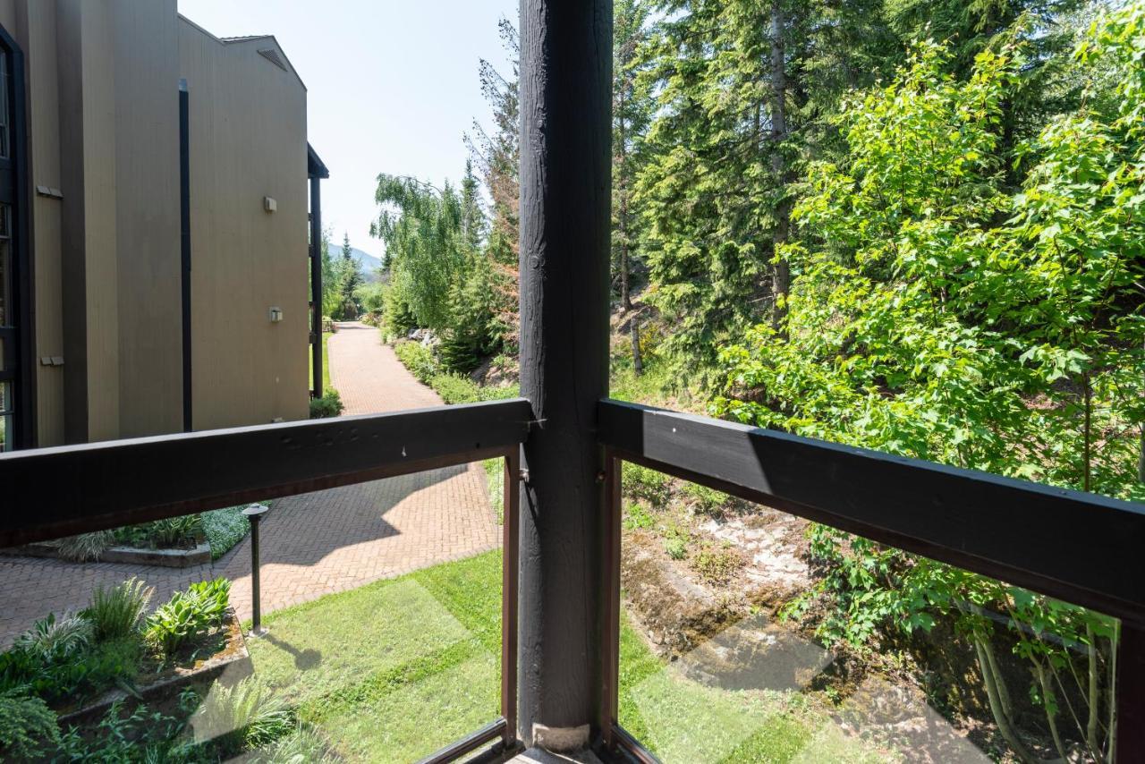 The Ironwood On Blueberry Hill Whistler Exterior foto