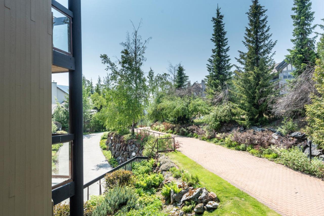 The Ironwood On Blueberry Hill Whistler Exterior foto
