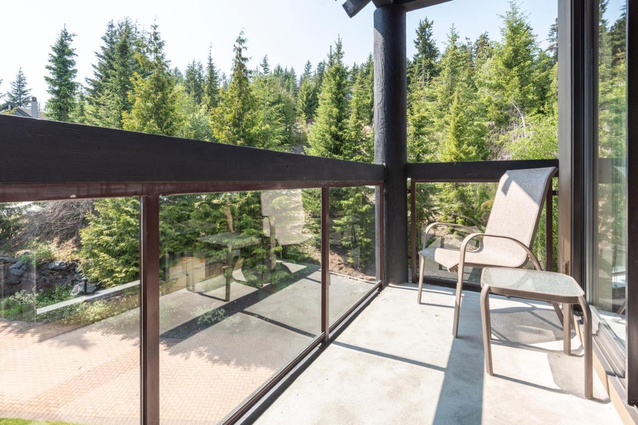 The Ironwood On Blueberry Hill Whistler Exterior foto